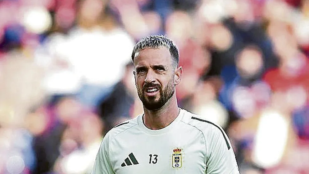 Aarón Escandell, durante un calentamiento previo a un partido. | FACTORÍA 9